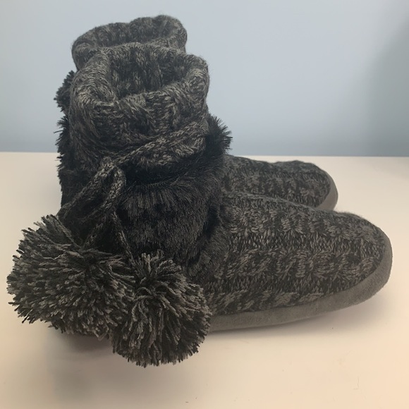 Winter Cozy Cable Knit Slippers - Picture 6 of 8